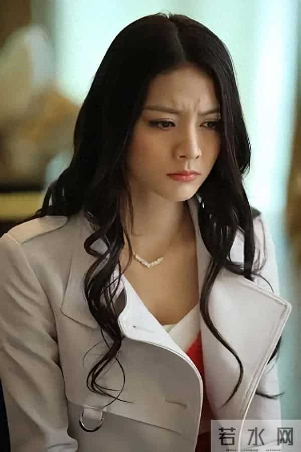 吴亚 馨：“模特女神”吴亚馨