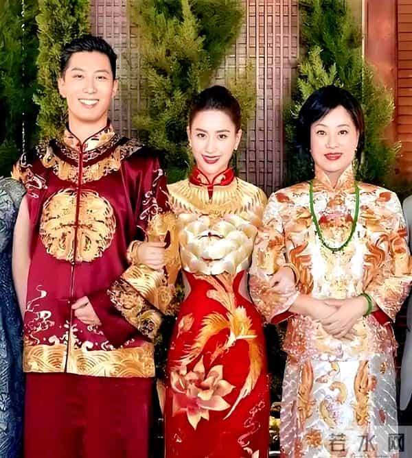 窦骁晒何超莲做的雪花酥