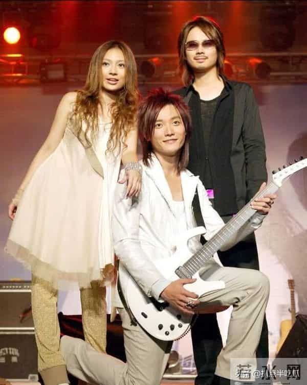 阿沁：阿沁被踢出飞儿，网友：天道好轮回？前主唱詹雯婷才是最大受害者