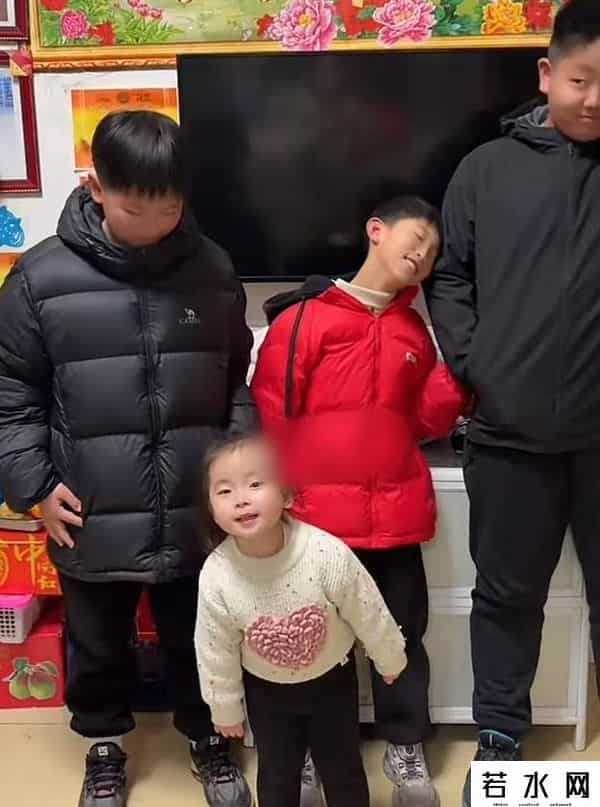 江西萍乡富豪赖国萍去世，仅46岁，戴硕大金佛珠项链，小女儿3岁