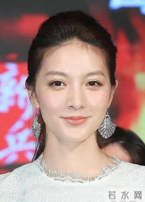 吴亚 馨：“模特女神”吴亚馨