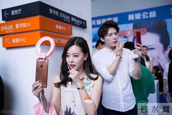 花珊珊：王岳伦恋上花珊珊，软饭男和精明女的较量，还是男人都爱女网红？