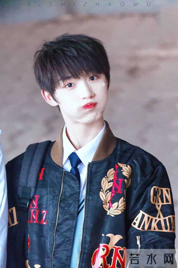 林芊否认与丁程鑫恋情