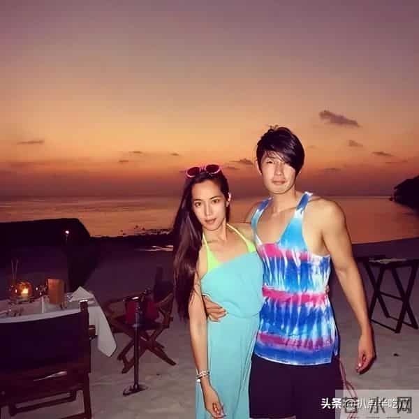 月事妹是谁:何超莲否认婚变 - “豪门赘婿”不好当,感情混杂利益,狗血一地?