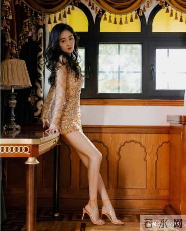 杨幂养了两个小鬼