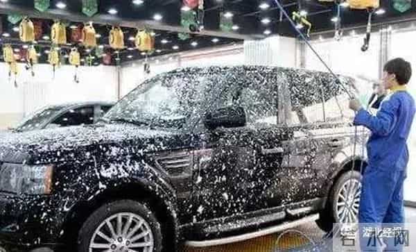 冷的噻:冷得噻!武汉多处湖泊结了冰!市民:能踩着玩吗?丨最武汉