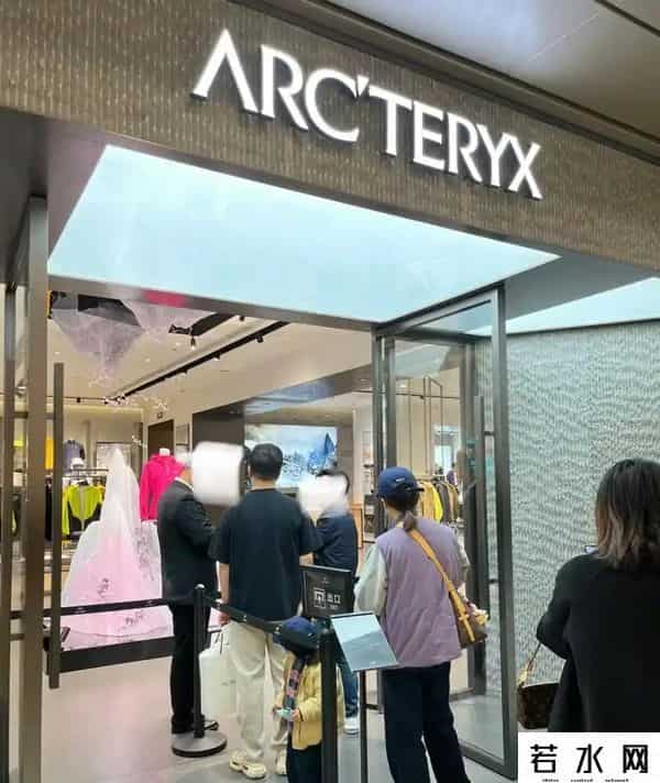 2025品牌翻车三连击：始祖鸟、西贝、桃李错在哪？