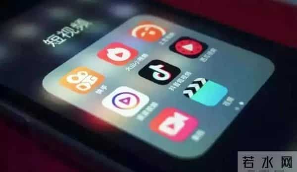 临沂女干部亮证件身份被扒