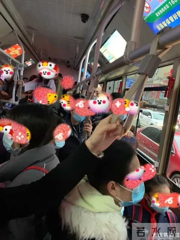 重庆嫩雀儿：直击重庆第一个限行+限号工作日交通路况！网友：被堵到怀疑人生