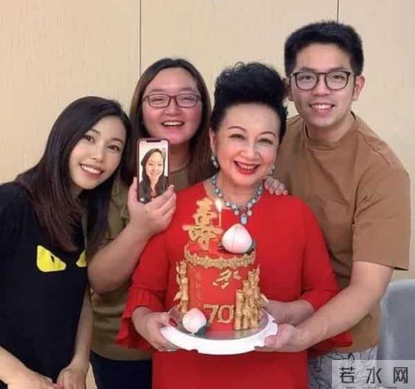 薛家燕儿媳：71岁薛家燕升格当奶奶！儿媳陈素怡一索得男，婆婆奖励两千万房产