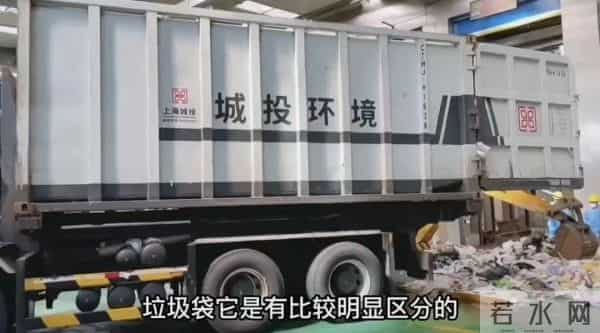 保姆误扔3枚钻戒价值20万