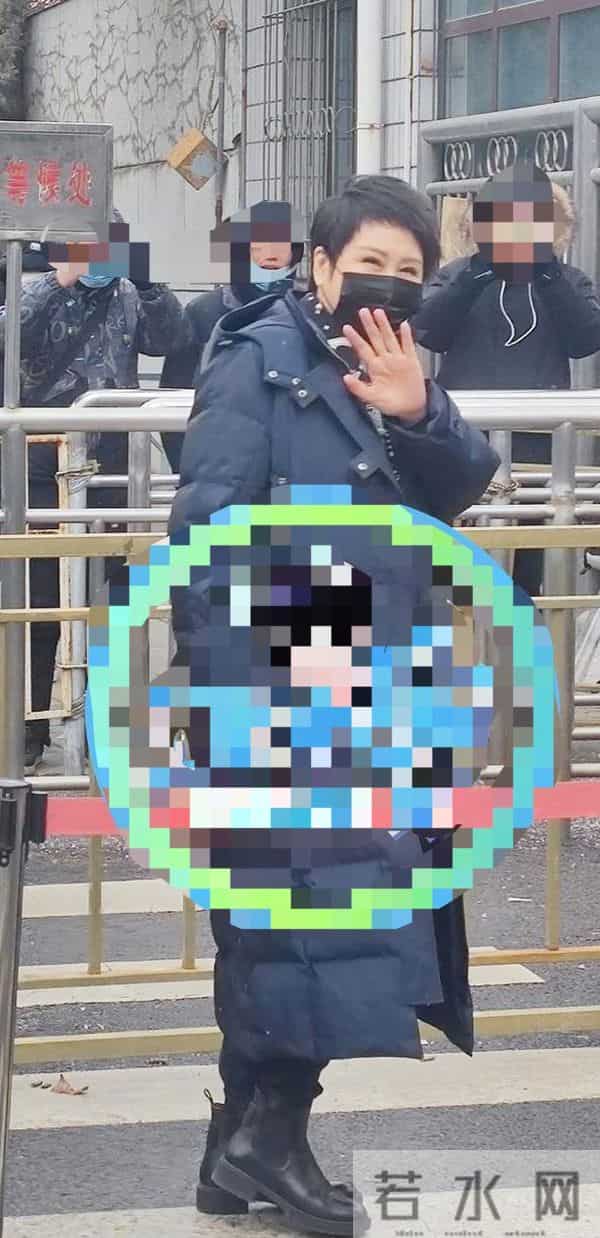 陈坤春晚：央视春晚首次大联排！刘欢满头白发，刘涛提万元包，陈坤穿拖鞋