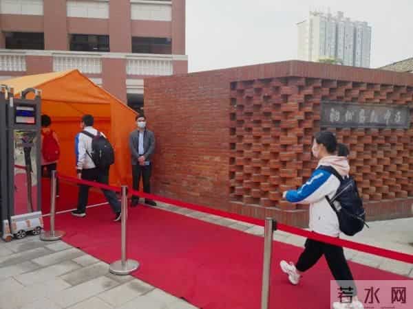 黑丝丝教师：心疼！复学后高三班主任的十二时辰，一起来感受下……