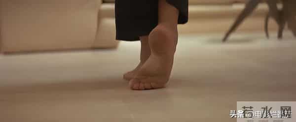 恋足片:1万美金舔脚半小时?导演昆汀被曝恋足癖,影片多次出现脚的场景