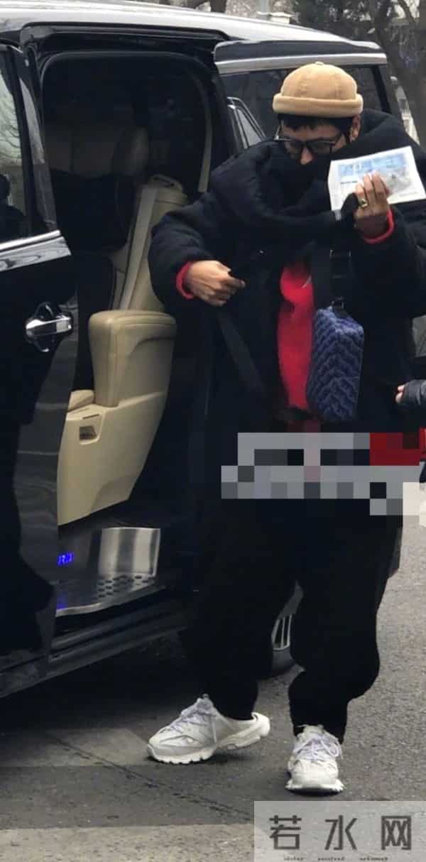 陈坤春晚：央视春晚首次大联排！刘欢满头白发，刘涛提万元包，陈坤穿拖鞋