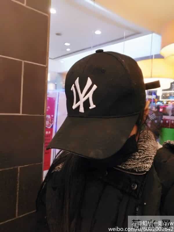 虹桥一姐:还记得那个跟拍明星的虹桥一姐吗?现在明星要反过来蹭她热度了!