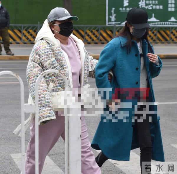 陈坤春晚：央视春晚首次大联排！刘欢满头白发，刘涛提万元包，陈坤穿拖鞋