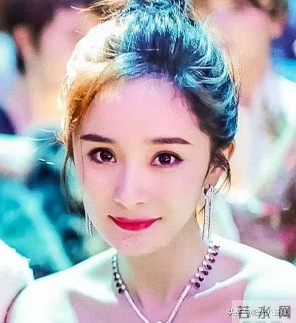 柳岩的胸：柳岩的胸、许晴的臀，女星身上最出众的部位，连整形医生都得羡慕