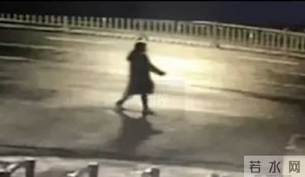 重庆60岁大妈与男友约会 崩溃报警