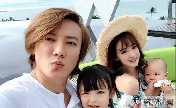 阿沁：阿沁被踢出飞儿，网友：天道好轮回？前主唱詹雯婷才是最大受害者