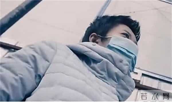 老虎伤人女主角摘口罩