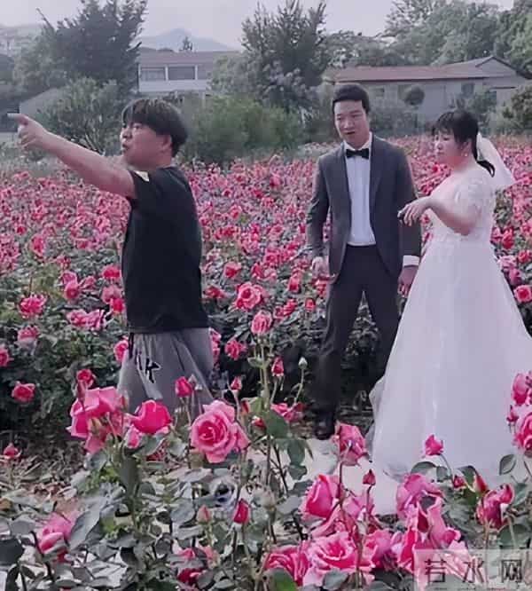 45岁余秀华晒婚纱照