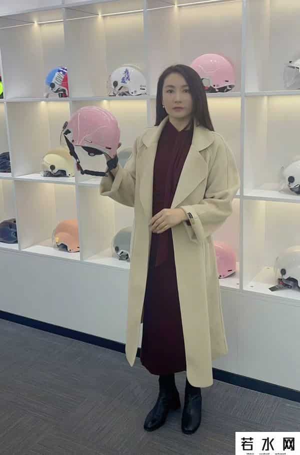 江苏一公司老板季晨阳去世，提新车没多久，女儿12岁，妻子很漂亮