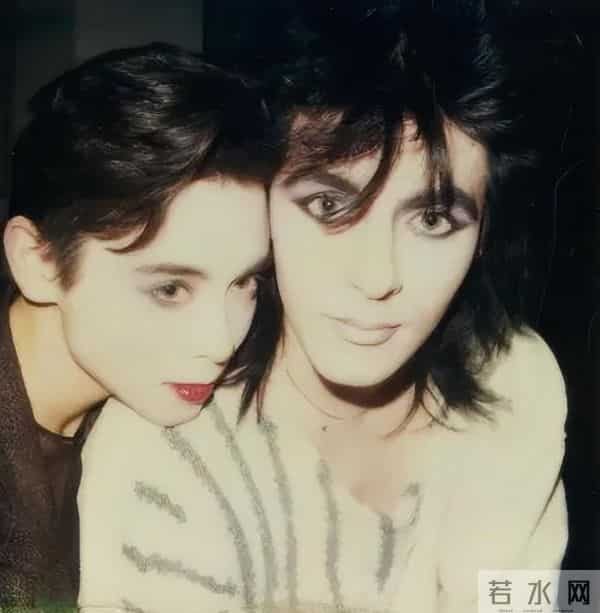 周佳纳：世界超模周天娜：拥有完美面孔，却被2个情人抛弃，公开患有艾滋