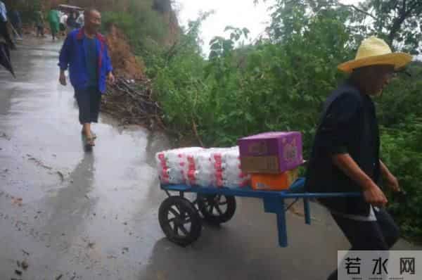 735人列车被困郑州