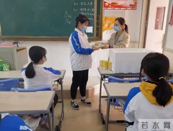 黑丝丝教师：心疼！复学后高三班主任的十二时辰，一起来感受下……