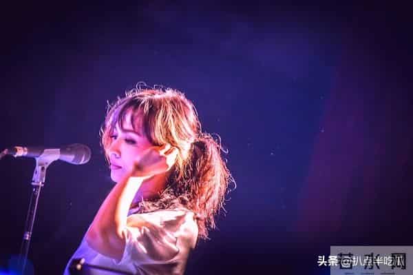 阿沁：阿沁被踢出飞儿，网友：天道好轮回？前主唱詹雯婷才是最大受害者