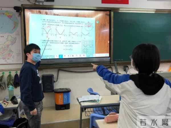 黑丝丝教师：心疼！复学后高三班主任的十二时辰，一起来感受下……