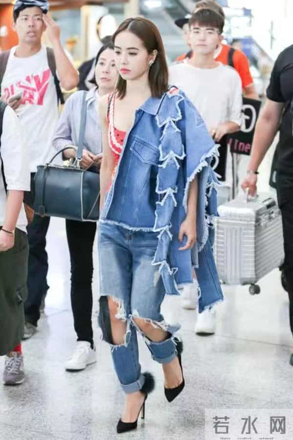 蔡依林穿泳衣上街