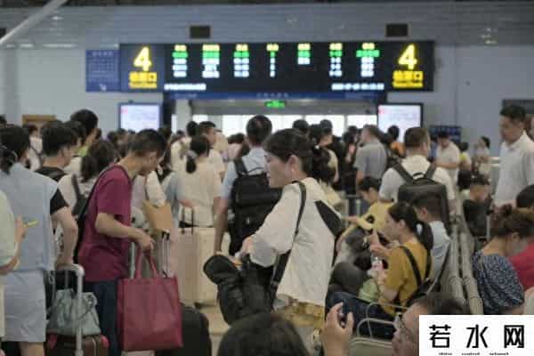 “双节”运输启动 福州火车站预计发送旅客144万人次