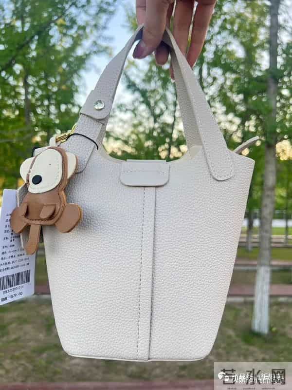 天美意官网：重磅来袭，【天美意】女包，买一送一个，到手两个包包