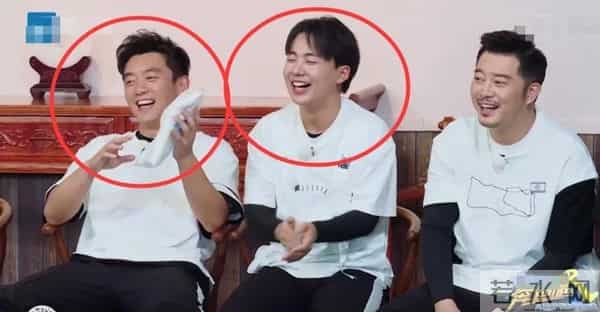 蔡徐坤和baby亲吻