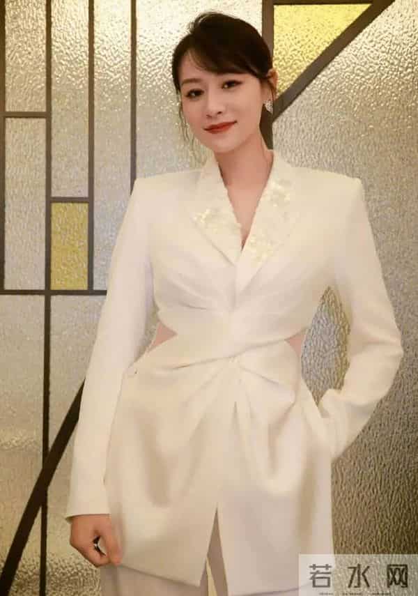 叶一茜李宇春合影