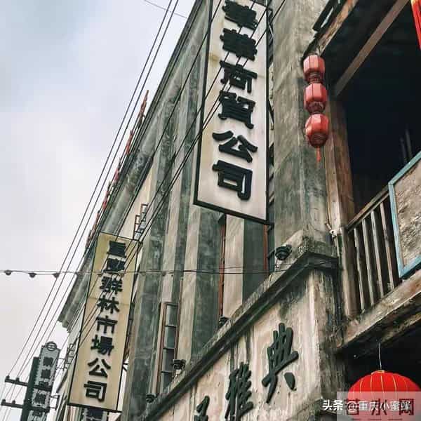 民国街:重庆人扎心了:曾经刷爆圈的民国街,现在冷得能听见脚步声…