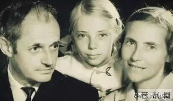 德国空难：空难惊魂：17岁德国少女千米高空坠落生还，汽油清洗伤口扯出蛆虫