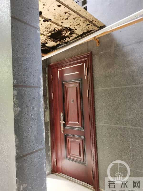 金茂珑悦：金茂珑悦底楼一业主承重墙上开门 社区下整改通知四年纹丝未动