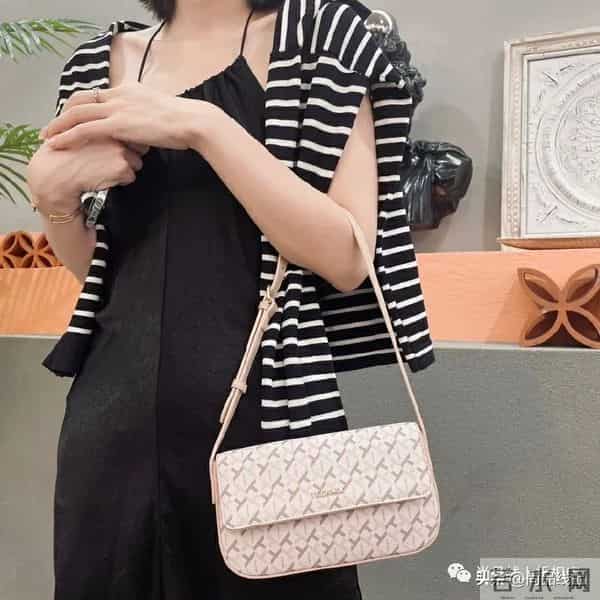 天美意官网：重磅来袭，【天美意】女包，买一送一个，到手两个包包