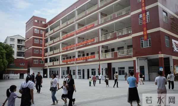 外出佩戴小玩具的感受上学