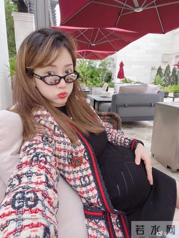 林和平多大：37岁“海藻”官宣怀三胎，手抚孕肚嘟嘴卖萌，与富商丈夫屡传婚变