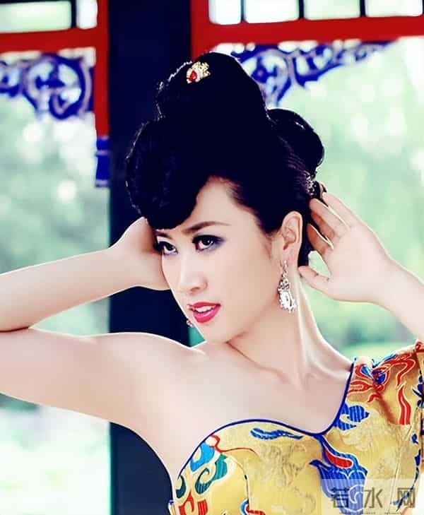 芙蓉姐照片：18年前，曾火爆全网的初代网红“芙蓉姐姐”，如今怎么样了？