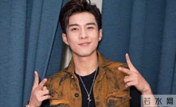 韩东君恋情：韩东君被曝新恋情！与神秘女子穿情侣装举止亲密，聚餐后一起回家