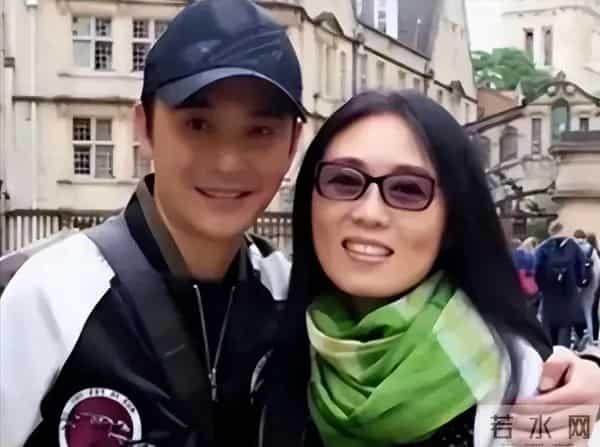 凤冠霞帔婚纱照