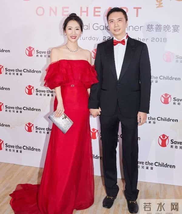 林和平多大：37岁“海藻”官宣怀三胎，手抚孕肚嘟嘴卖萌，与富商丈夫屡传婚变