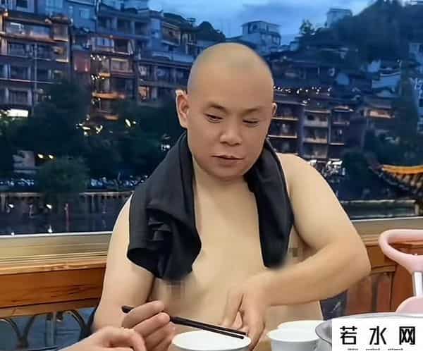 江西萍乡富豪赖国萍去世，仅46岁，戴硕大金佛珠项链，小女儿3岁