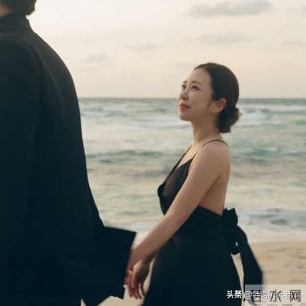 金承恩：恭喜《顺风妇产科》「美月」金承恩要结婚了！晒海边婚纱照！