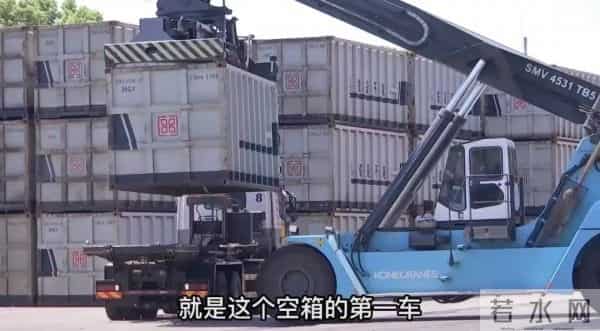 保姆误扔3枚钻戒价值20万